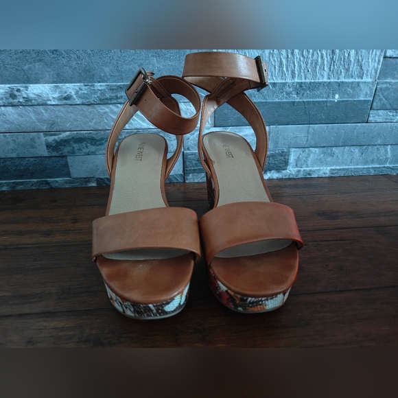 Nine West Kaylee Cognac Floral Wedge Brown White Sandal Size 8 With Box - Picture 3 of 7